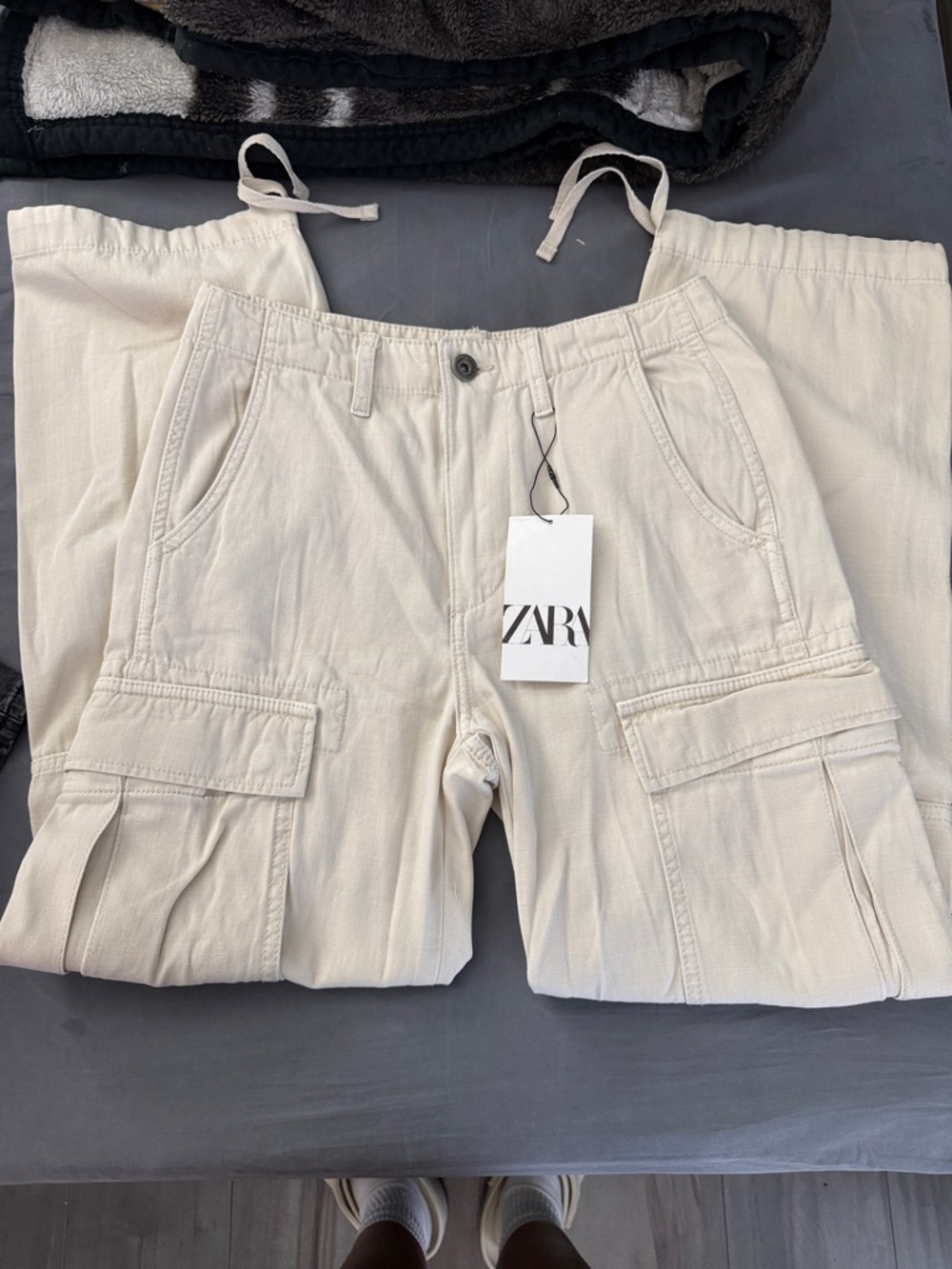 Zara Cream Cargo Trousers with Flap Pockets